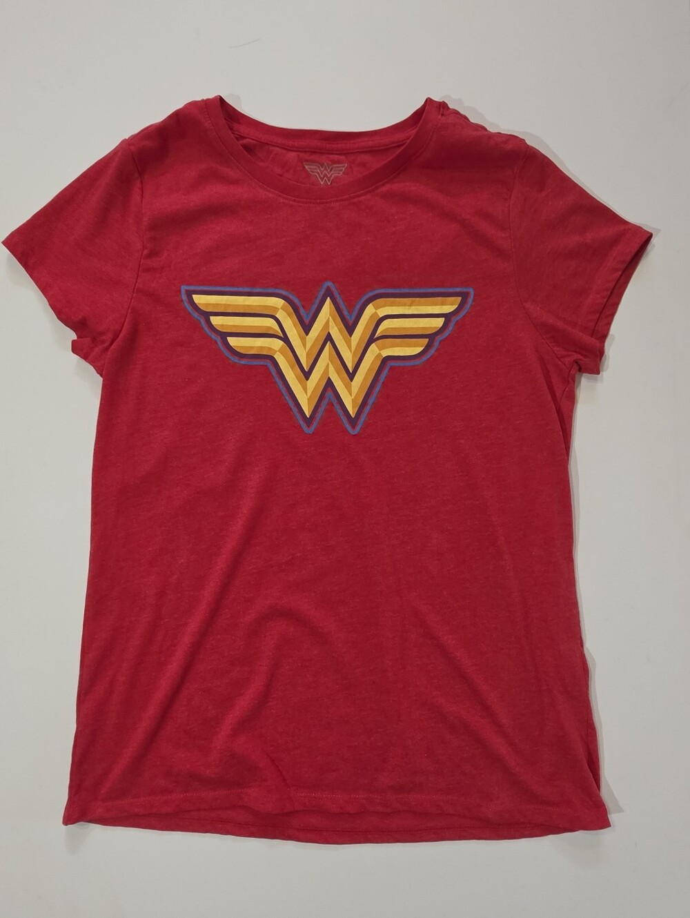 Wonder‎ Woman T-shirt Womens Size Small Red Gold Retro Style Logo Tee DC Comics